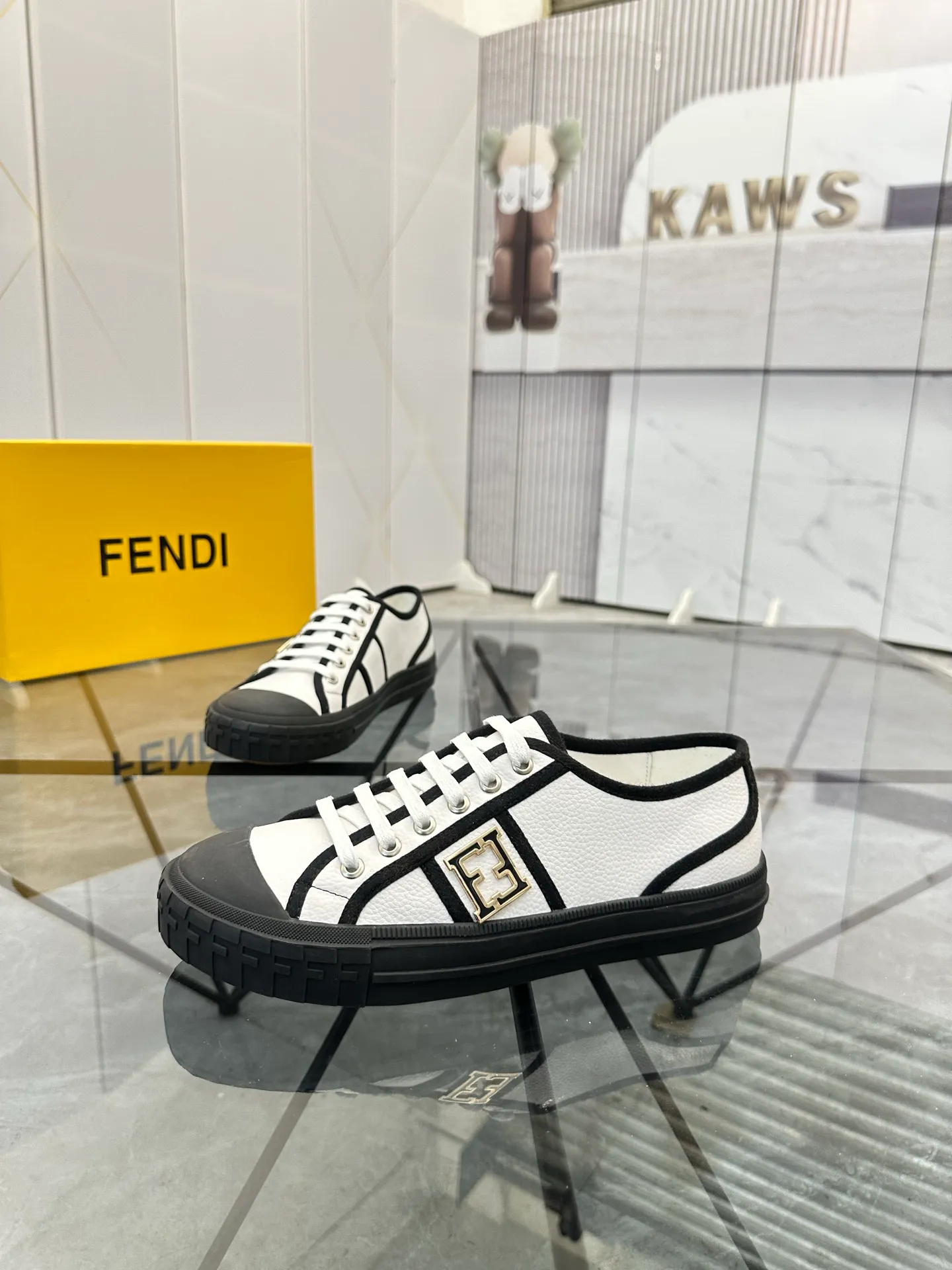 Selling men's shoes 💰: 💰P440¥ Product trademark: Fendi* "Fendi*" low-top casual shoes Regular size: 38-44 (can be customized to 45) Product materials: imported cowhide upper, sheepskin lining, original outsole. No.:6735